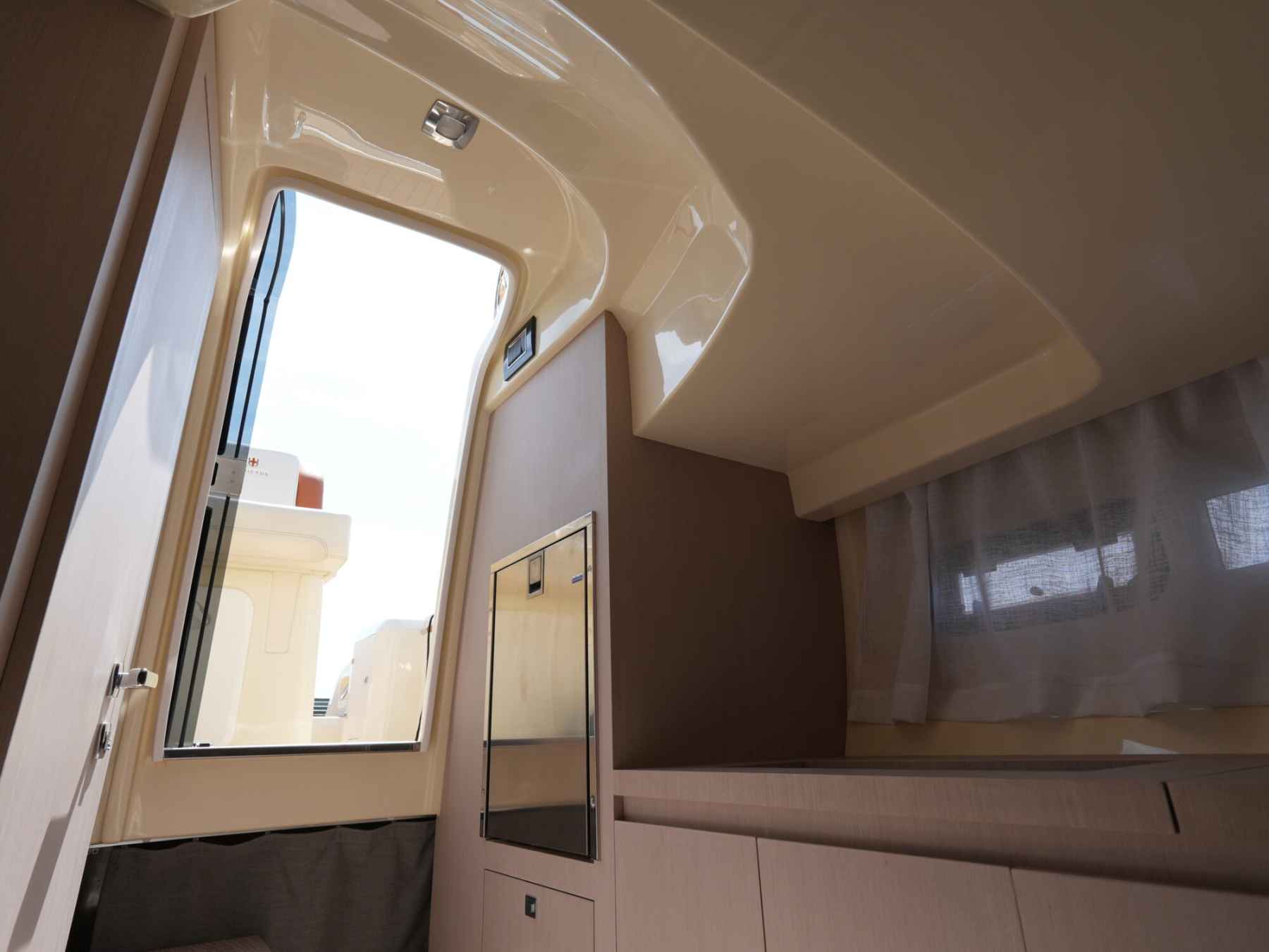 Motorboot Invictus 270 CX