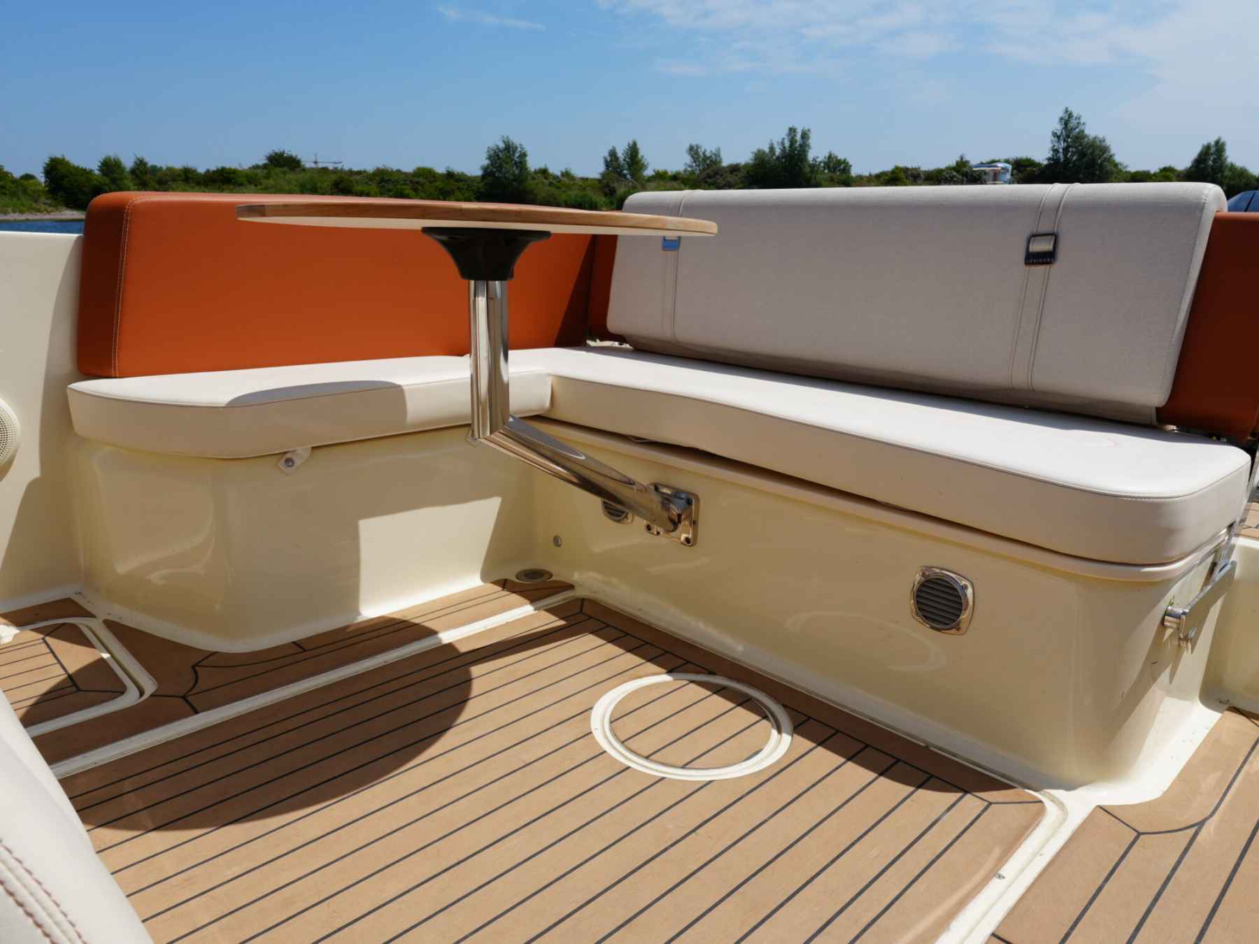Motorboot Invictus 270 CX