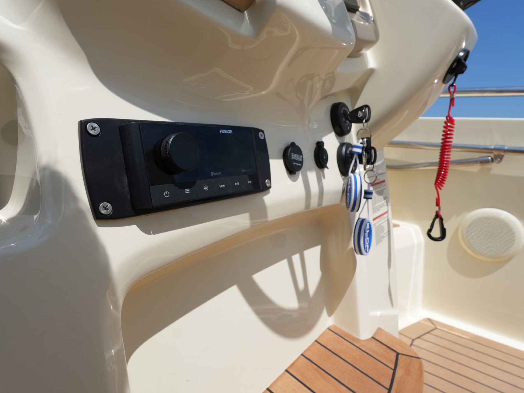 Motorboot Invictus 270 CX