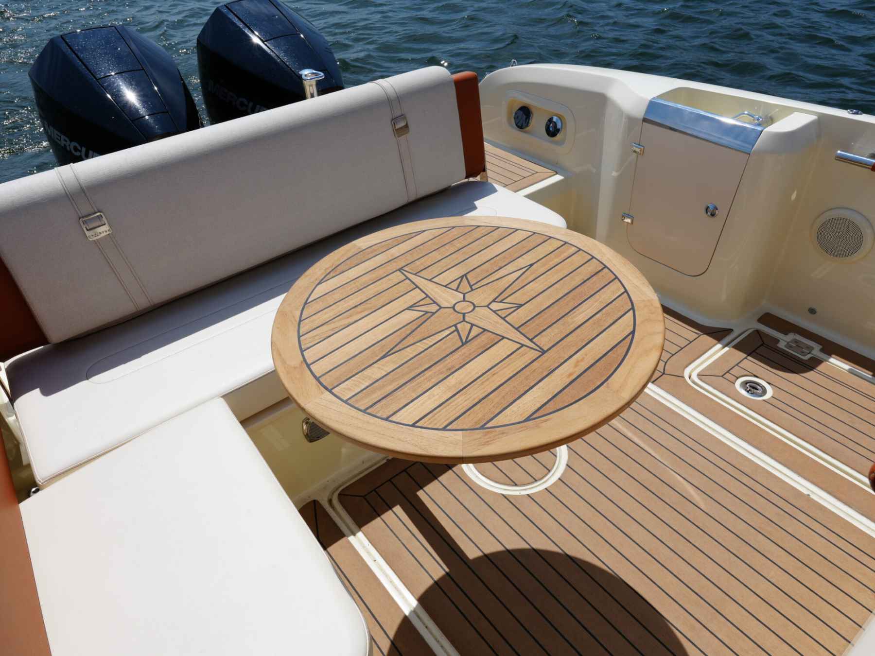 Motorboot Invictus 270 CX