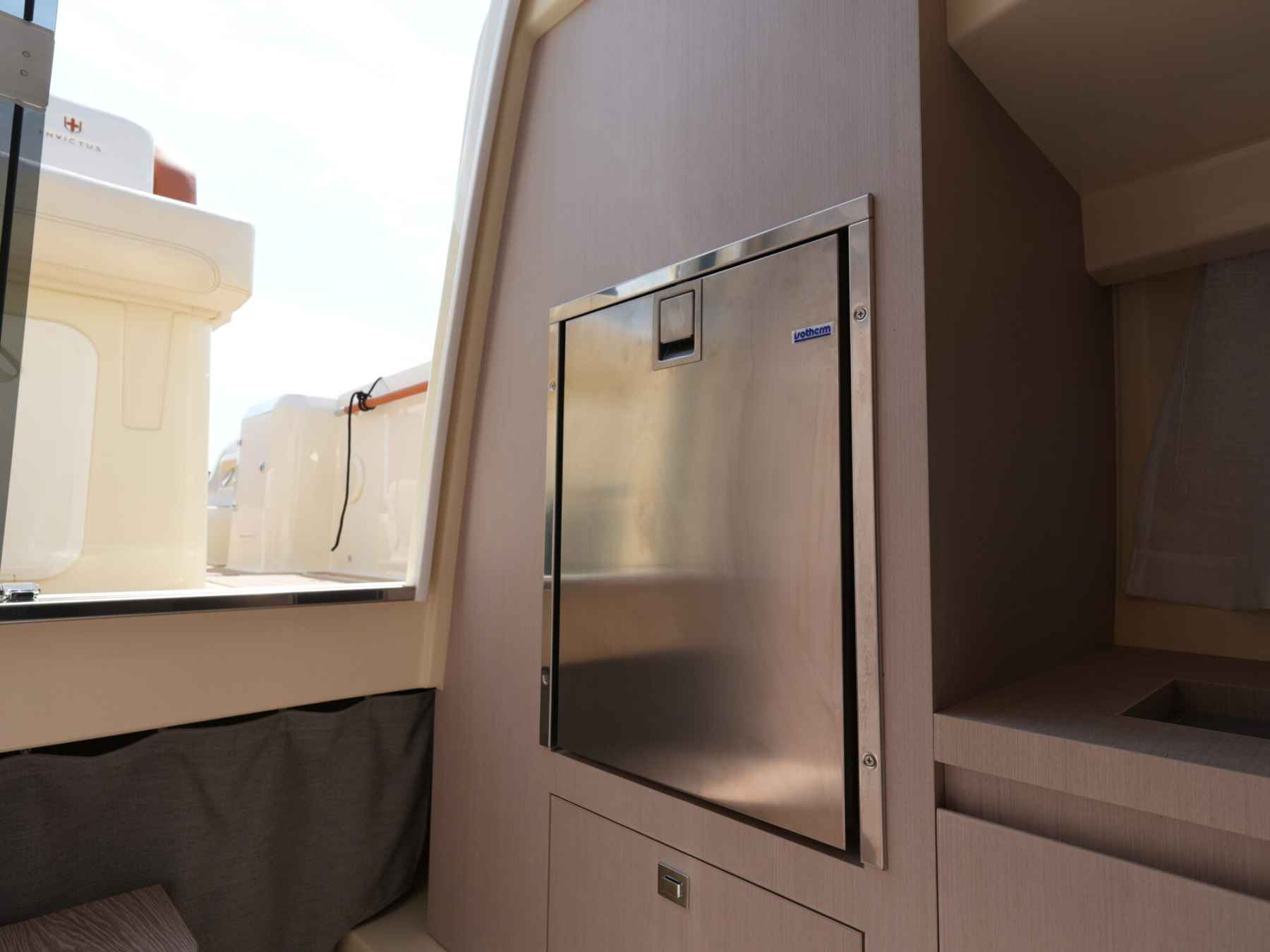Motorboot Invictus 270 CX