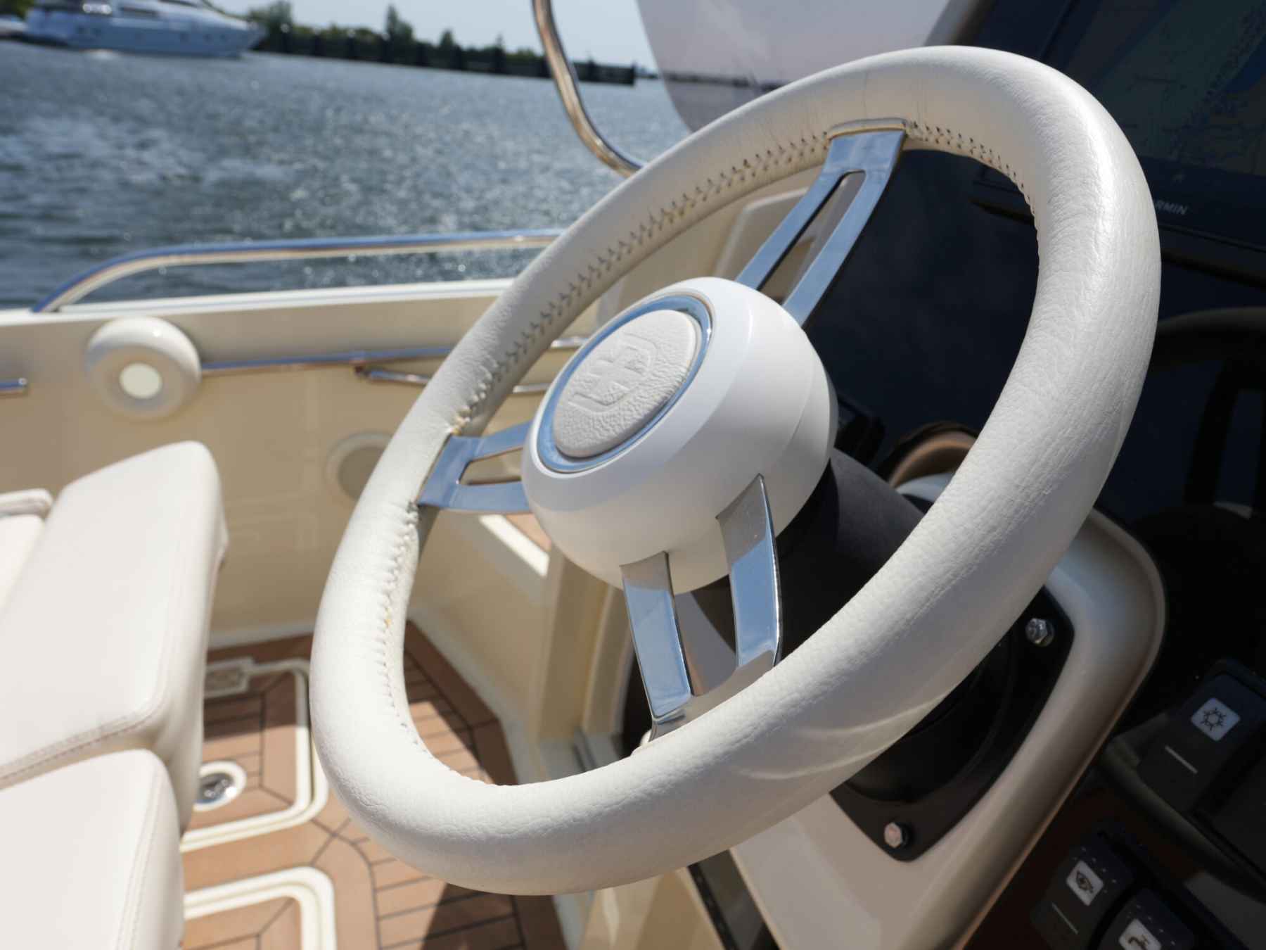 Motorboot Invictus 270 CX