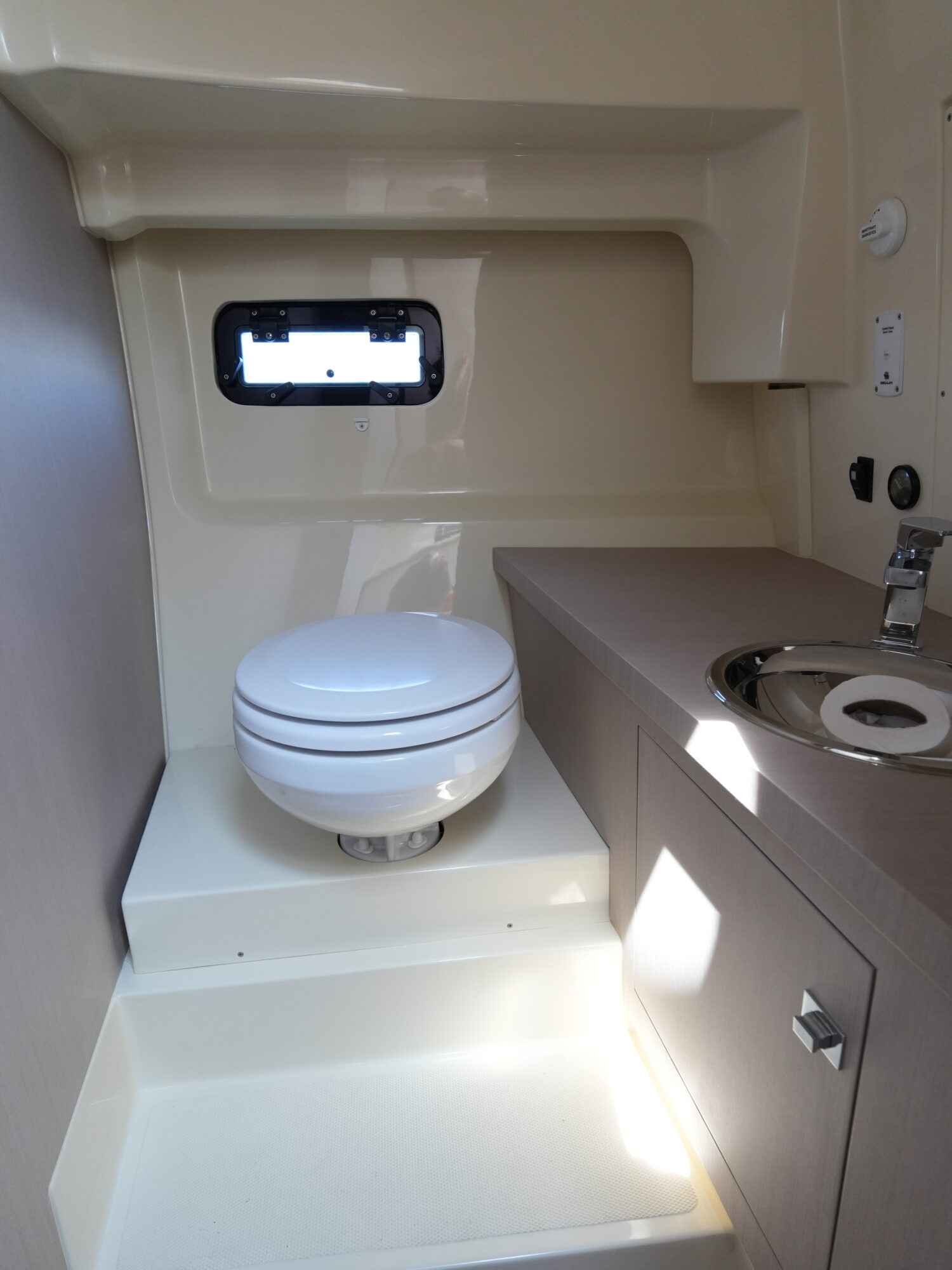 Motorboot Invictus 270 CX