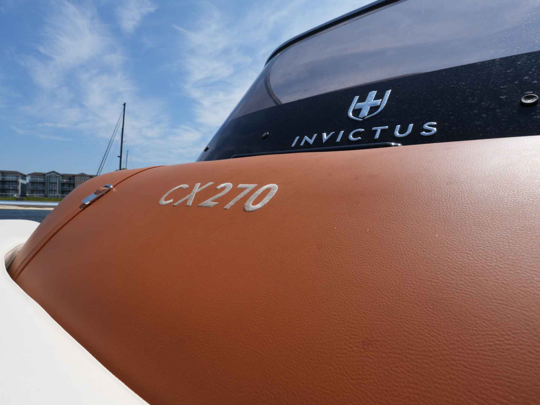 Motorboot Invictus 270 CX