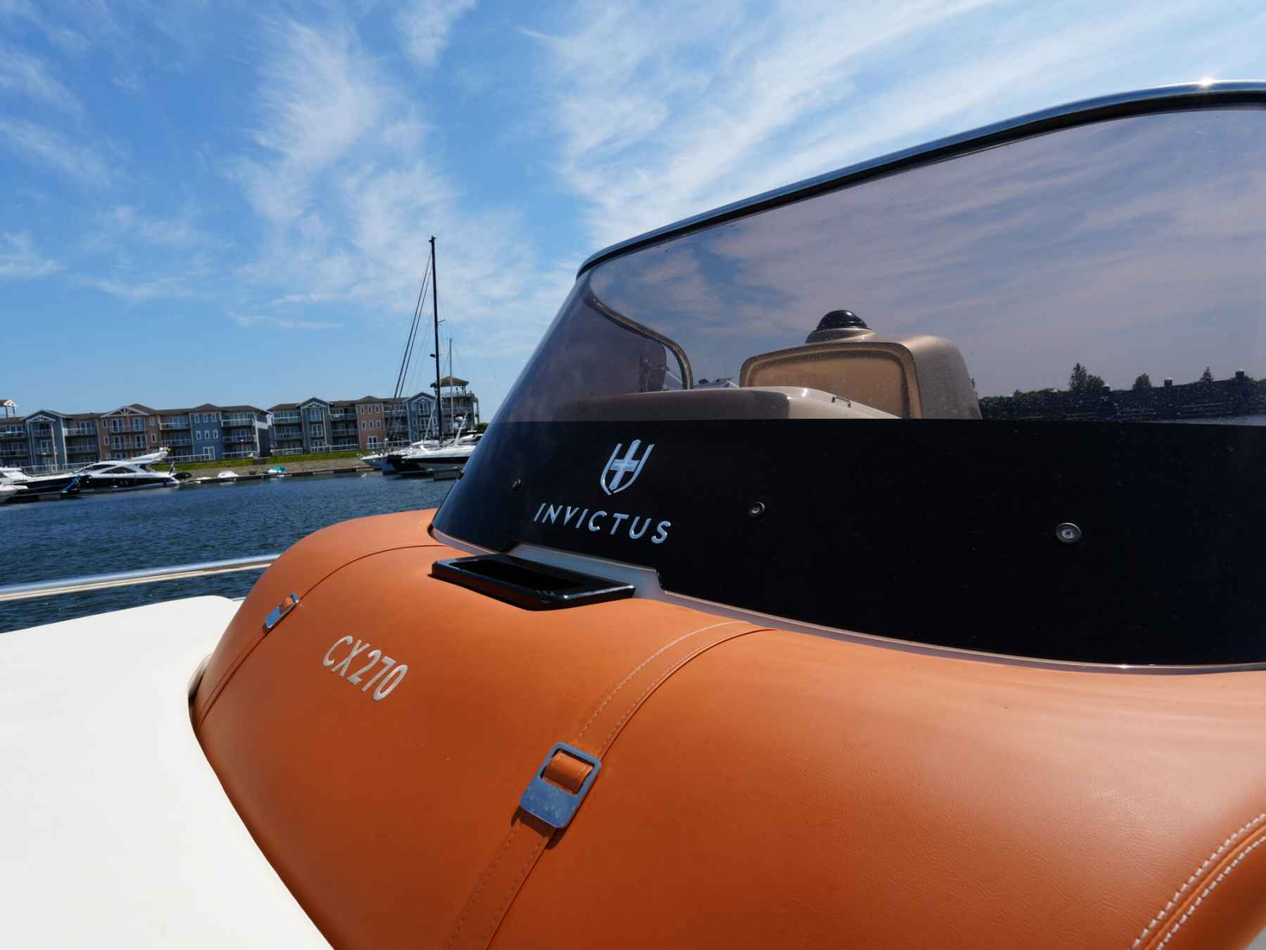 Motorboot Invictus 270 CX