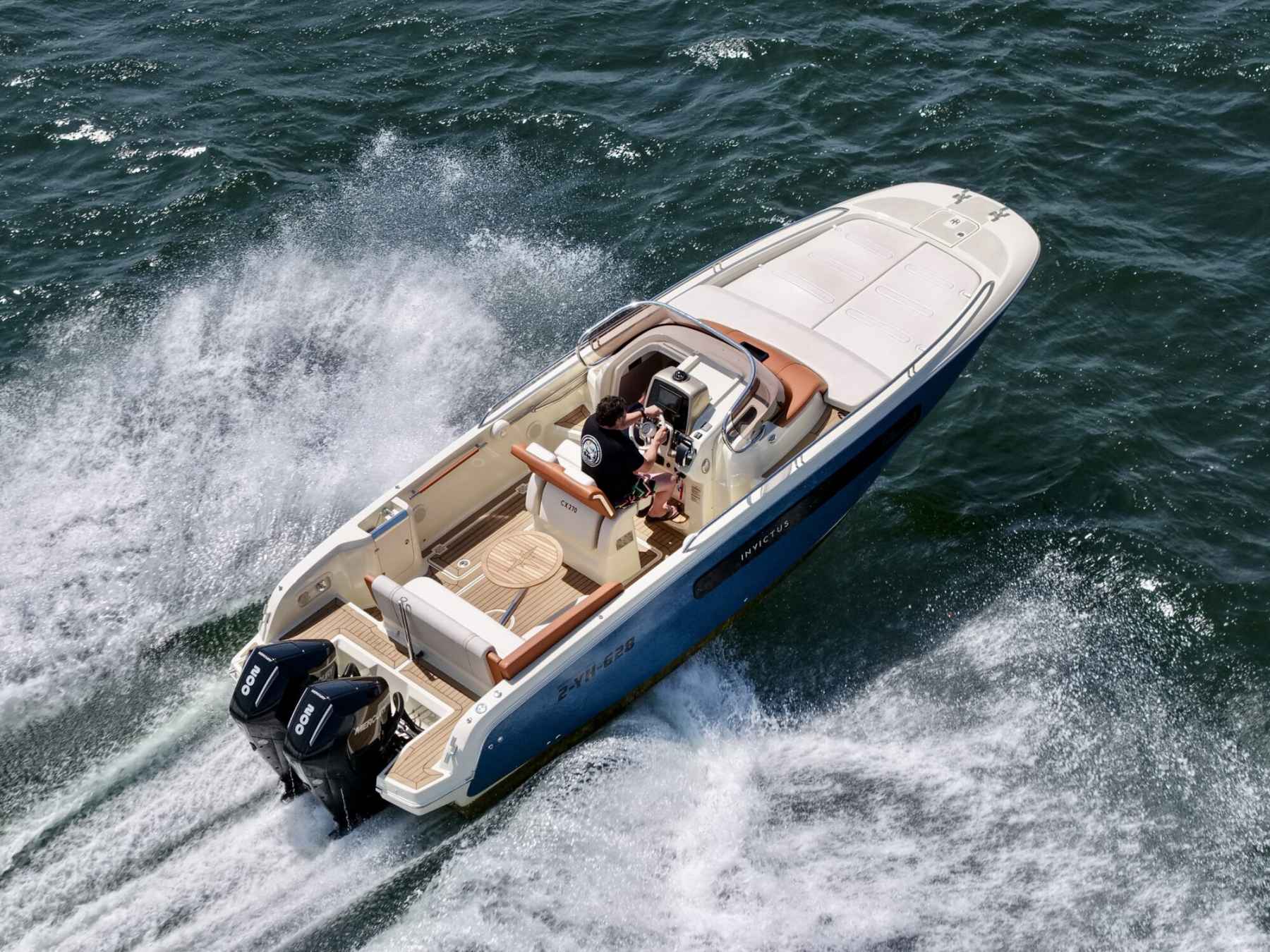 Motorboot Invictus 270 CX