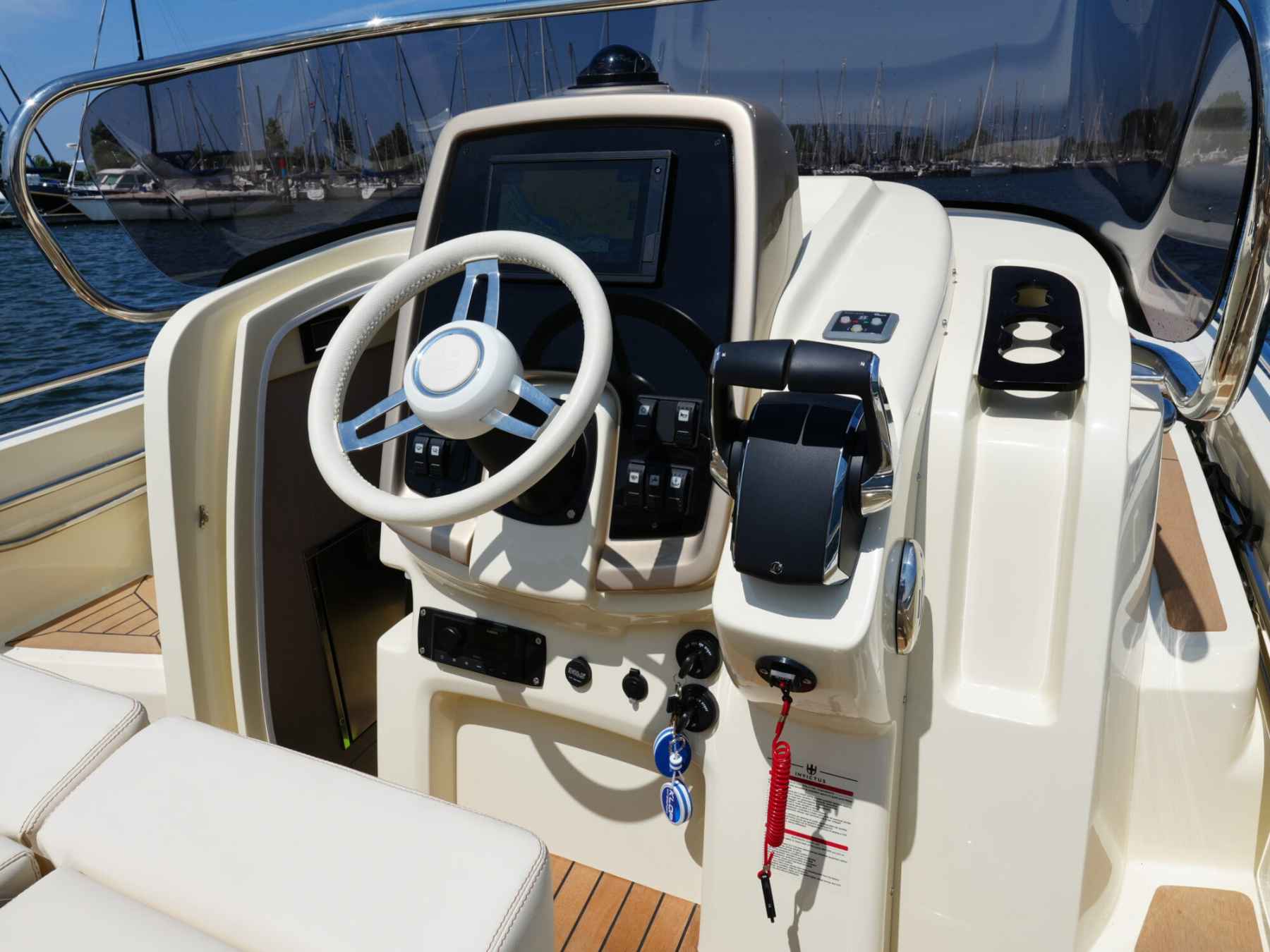 Motorboot Invictus 270 CX