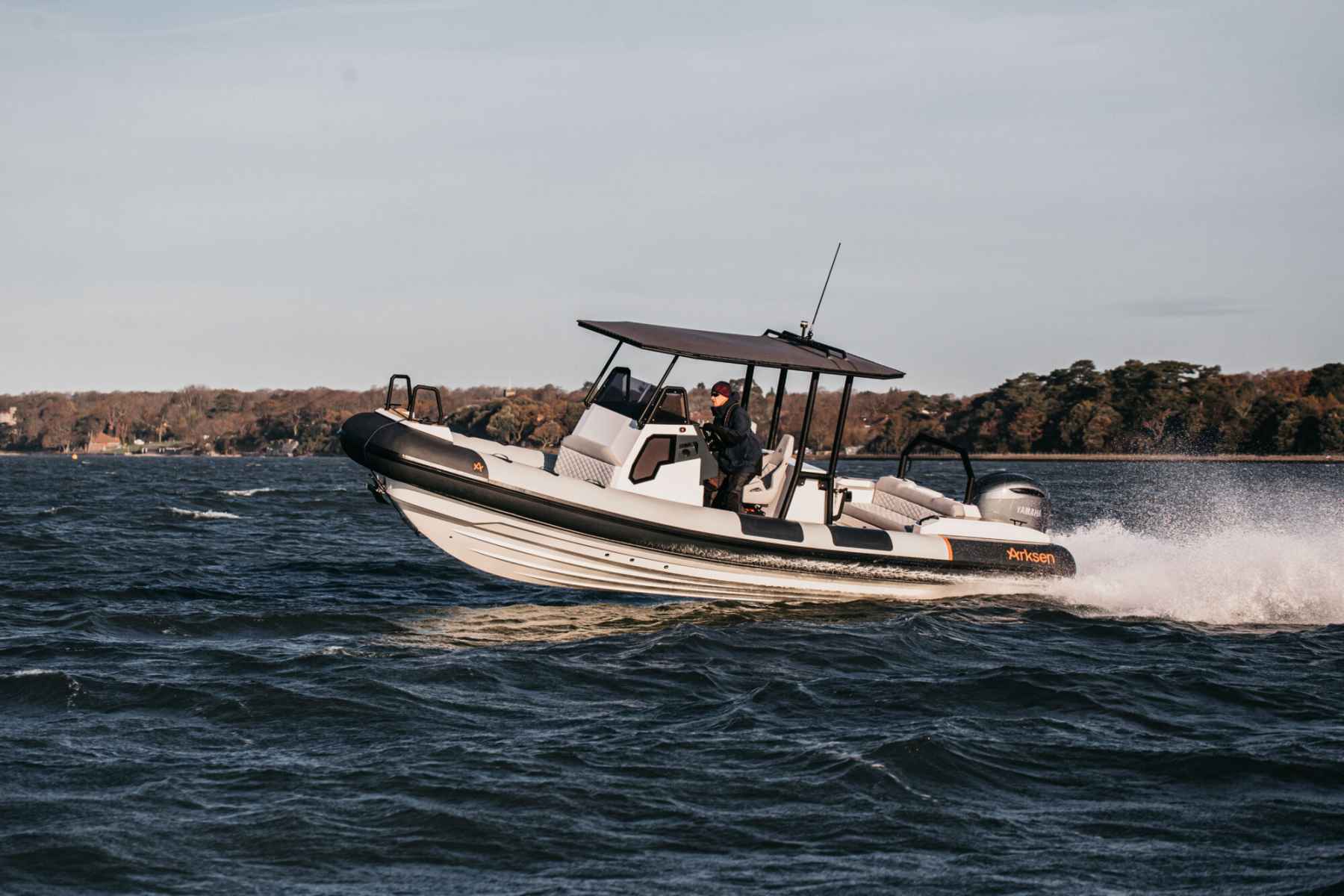 Motorboot Arksen 8