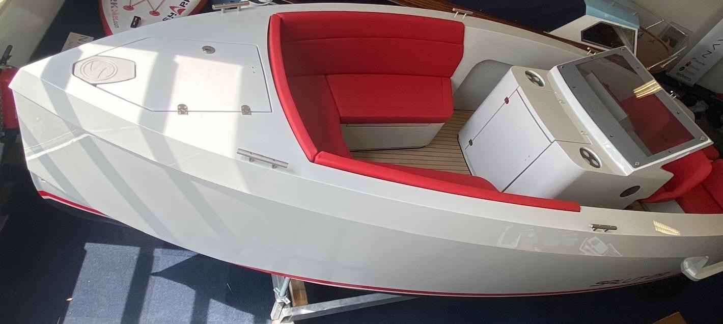 Motorboot Salut 29 CC