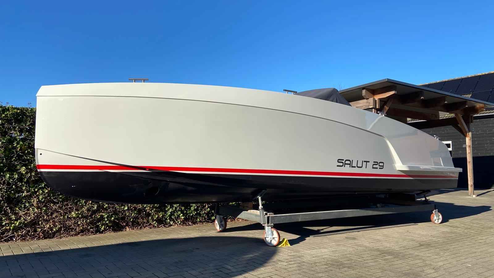 Motorboot Salut 29 CC