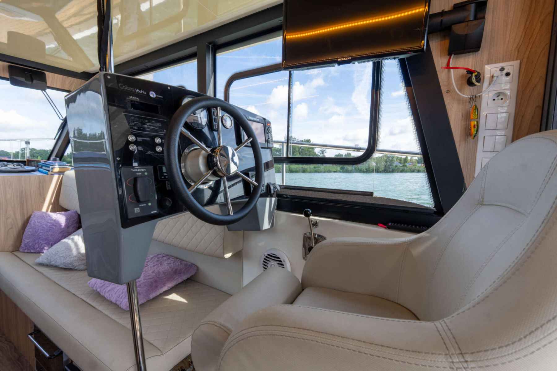 Motorboot Cobra Yachts Futura 40 Grand Horizon