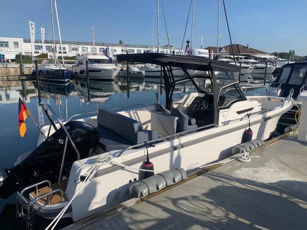 Motorboot Nimbus T8 T-Top