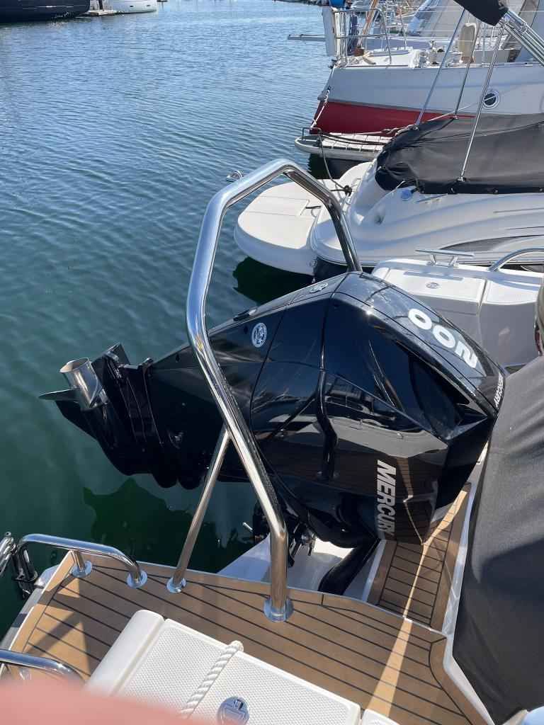 Motorboot Nimbus T8 T-Top