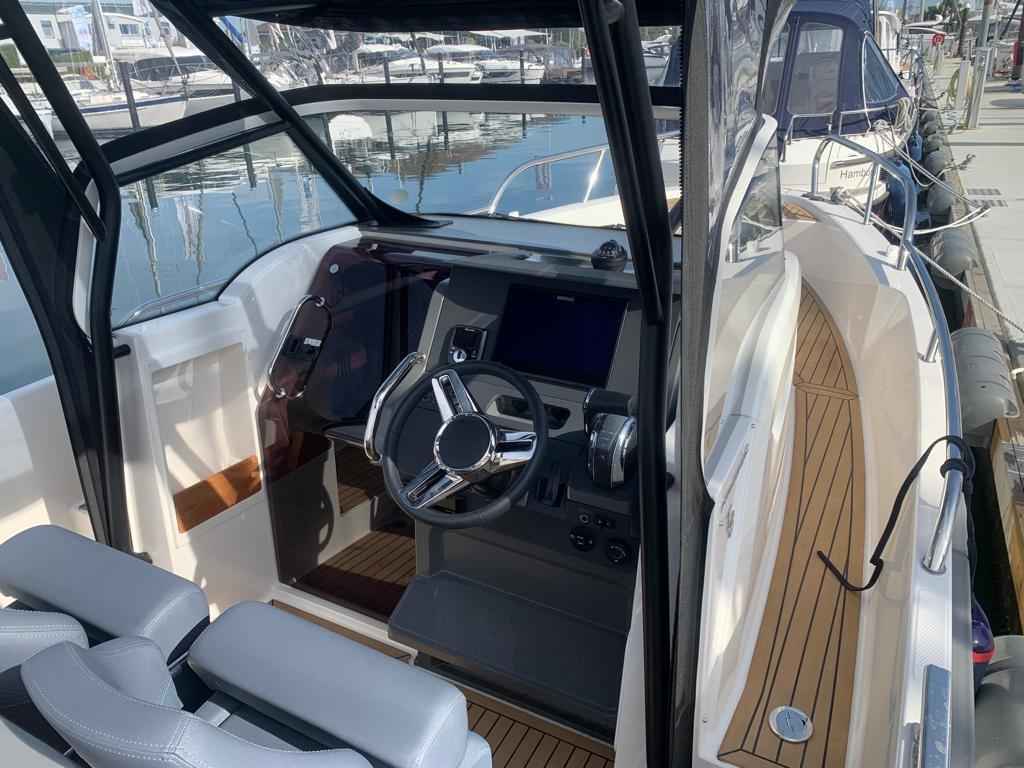Motorboot Nimbus T8 T-Top