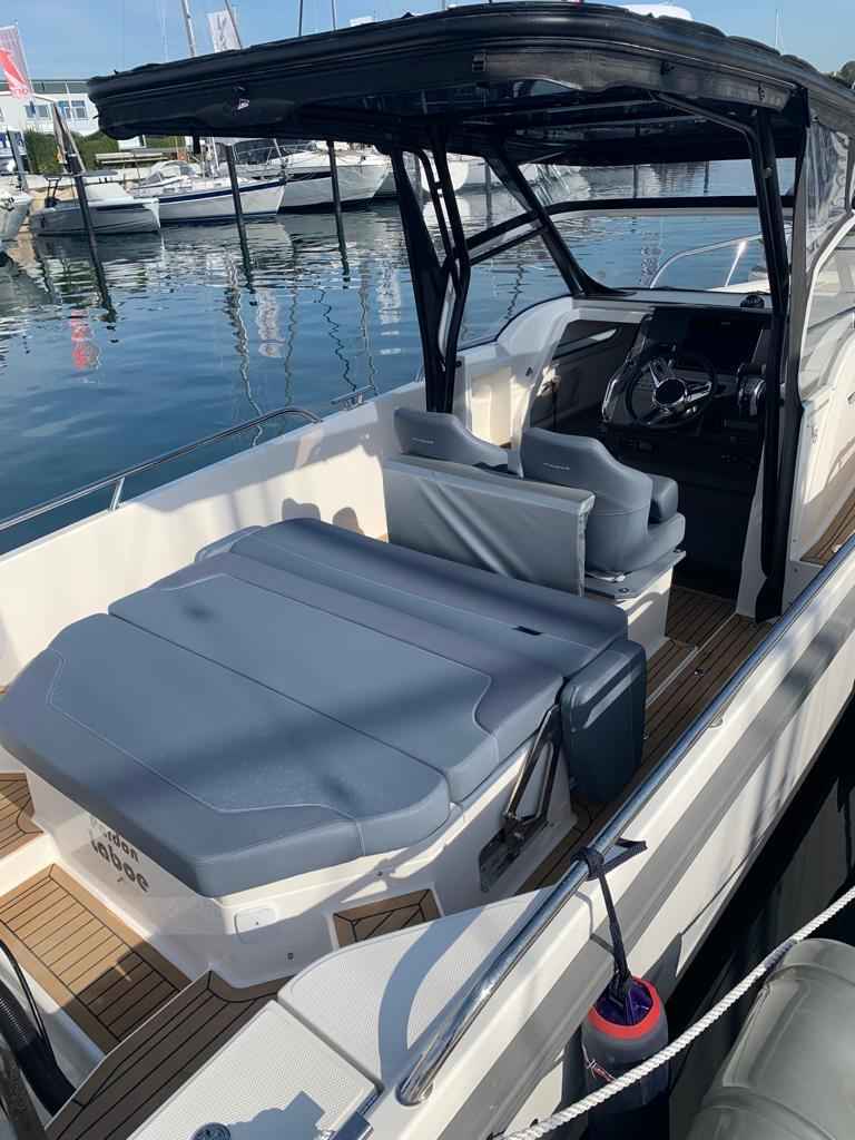 Motorboot Nimbus T8 T-Top