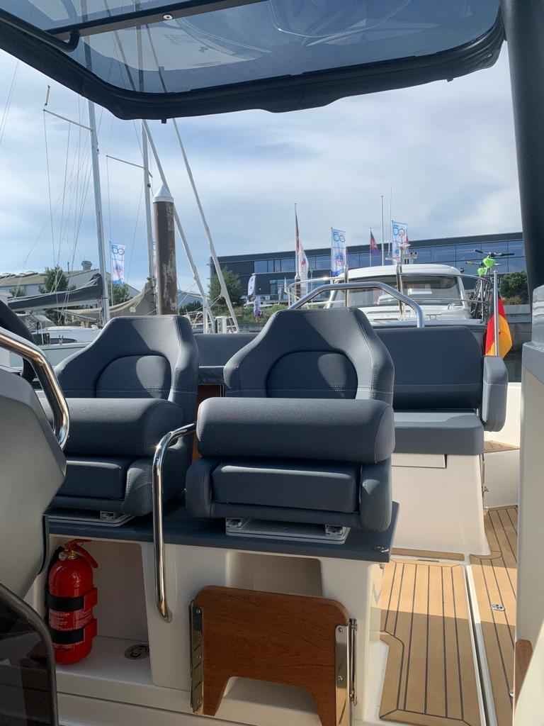 Motorboot Nimbus T8 T-Top
