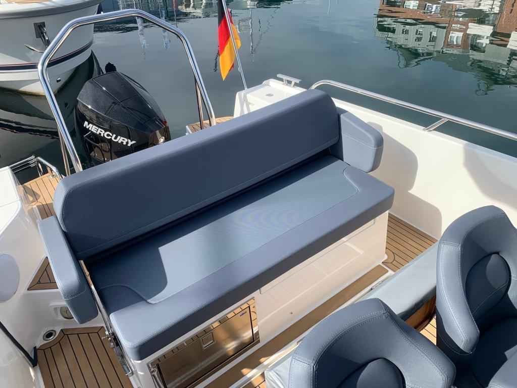 Motorboot Nimbus T8 T-Top