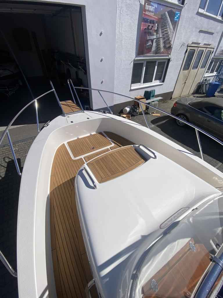 Motorboot Nimbus 230 R