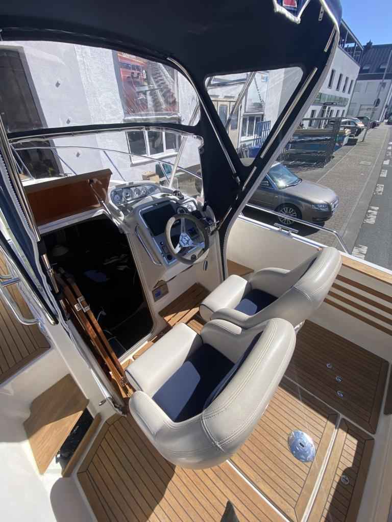 Motorboot Nimbus 230 R