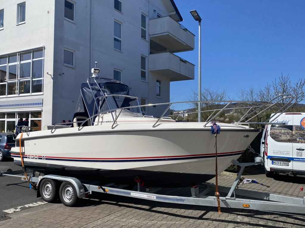 Motorboot Nimbus 230 R