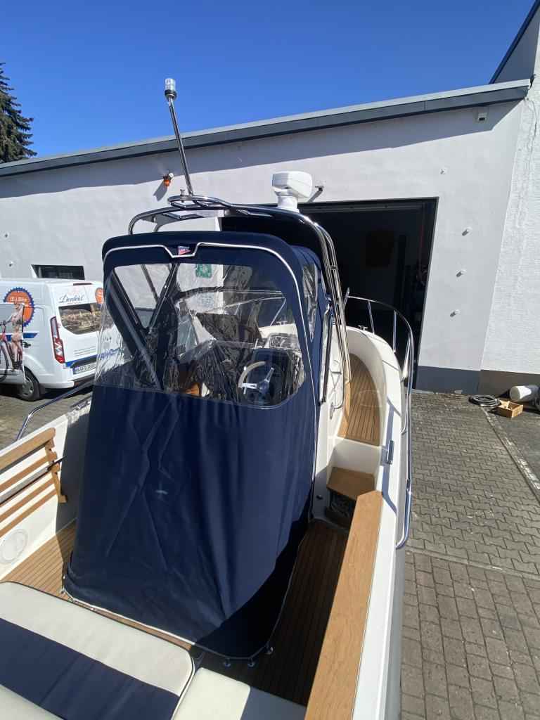 Motorboot Nimbus 230 R