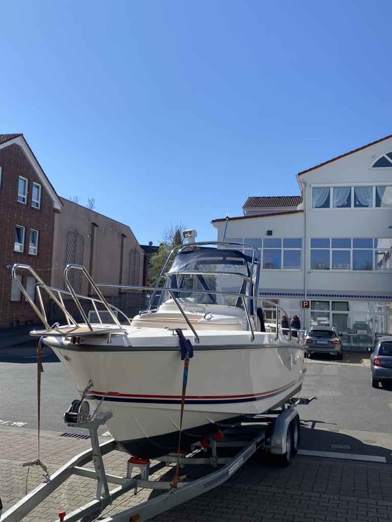 Motorboot Nimbus 230 R