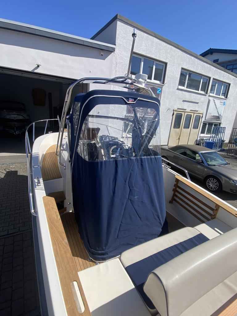 Motorboot Nimbus 230 R