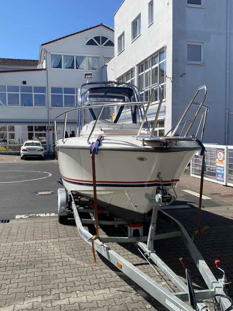 Motorboot Nimbus 230 R