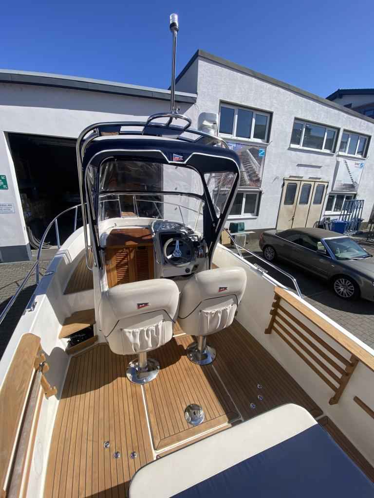 Motorboot Nimbus 230 R