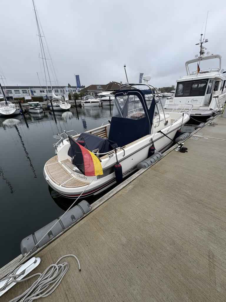 Motorboot Nimbus 230 R