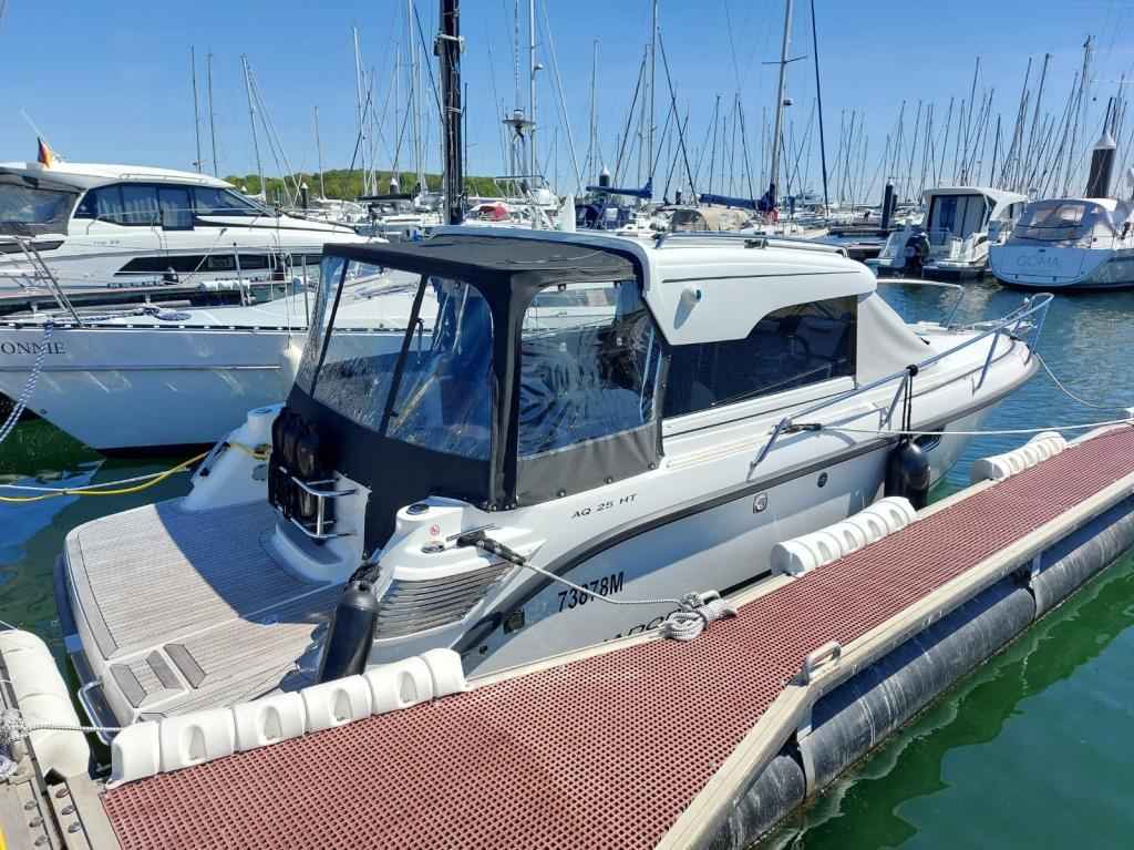 Motorboot Aquador 25 HT