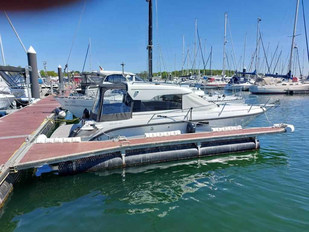 Motorboot Aquador 25 HT