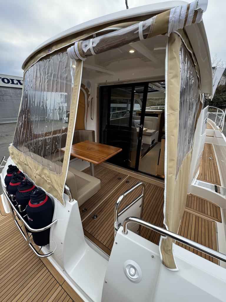 Motorboot Nimbus 365 Coupe Lagerboot