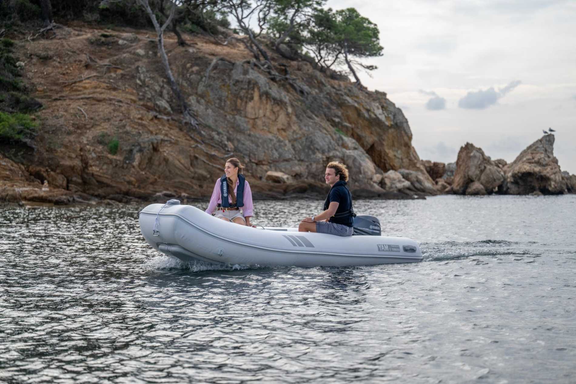 Yamaha YAM 350 Air-V L 3.56 m B 1.72 m bis 15 PS