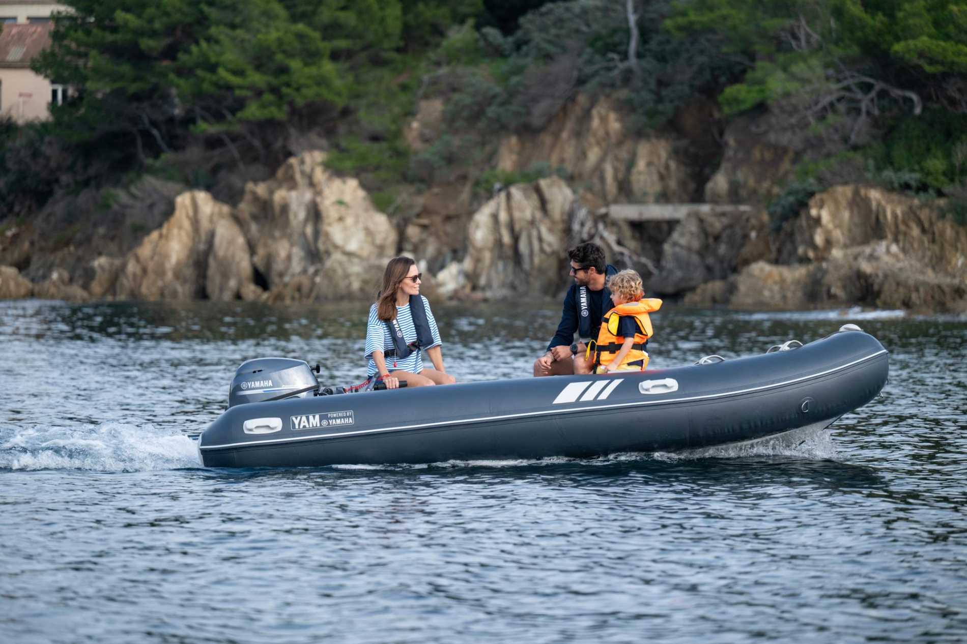 Yamaha YAM 420 S Sport L 4.18 m B 2.01 m bis 40 PS