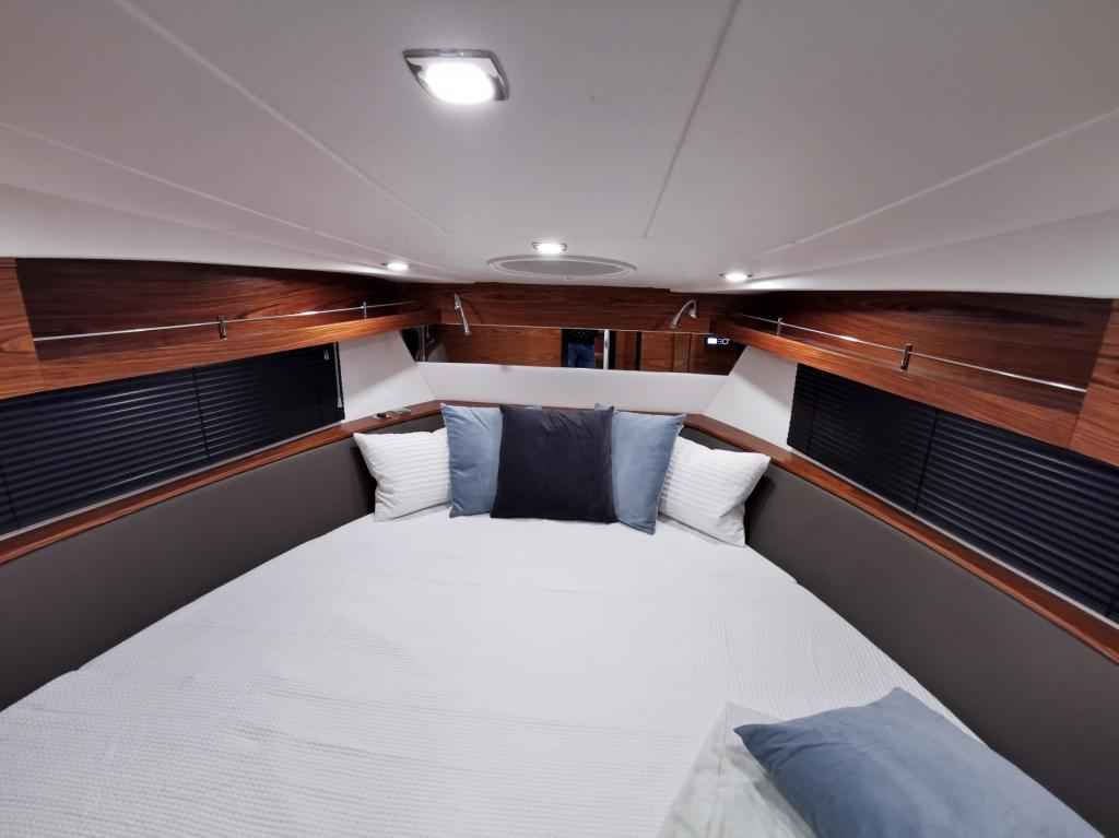 Motorboot Cobrey 33 SC mit Bodenseezulassung