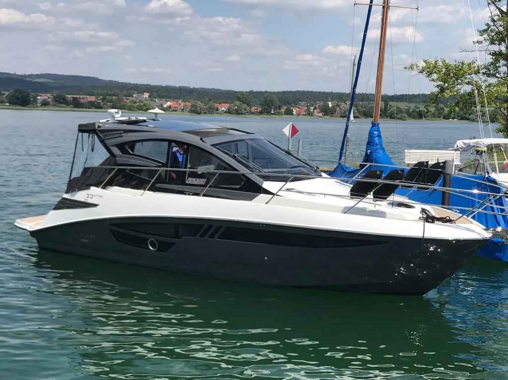 Motorboot Cobrey 33 HT mit Bodenseezulassung