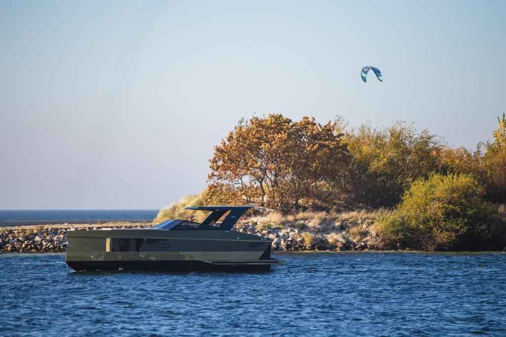 Motorboot Futuro RX30 mit Bodenseezulassung
