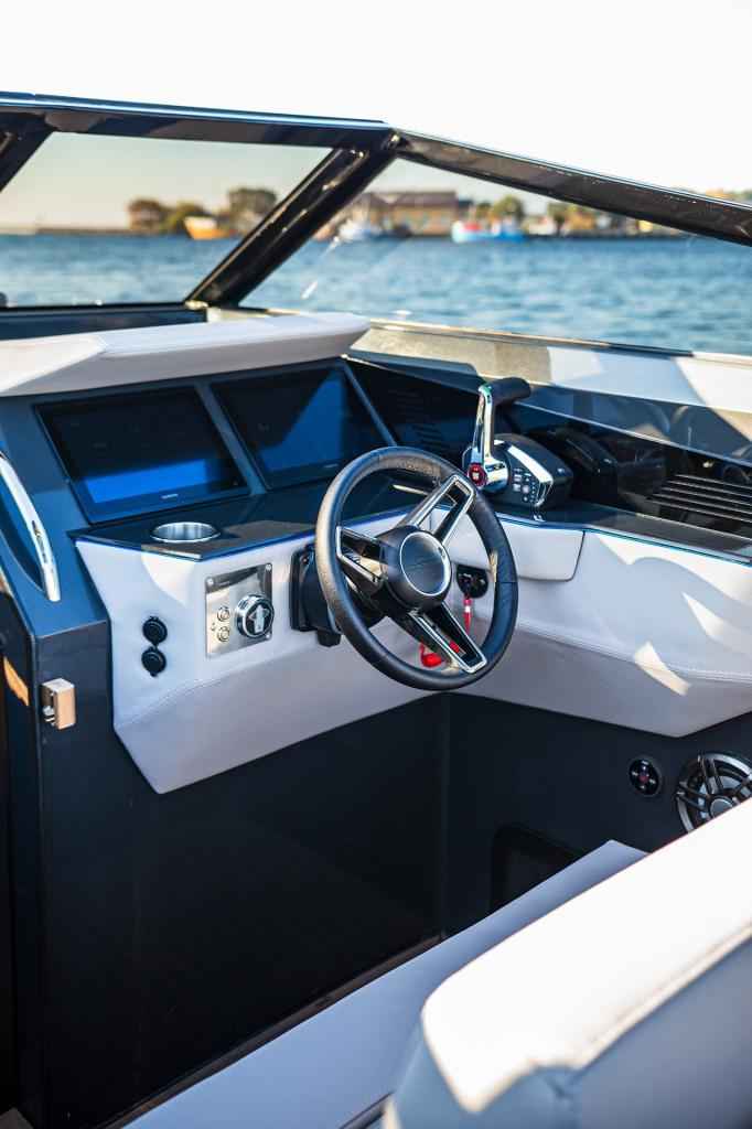 Motorboot Futuro RX30 mit Bodenseezulassung