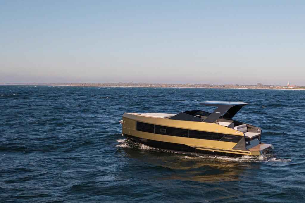Motorboot Futuro RX30 mit Bodenseezulassung