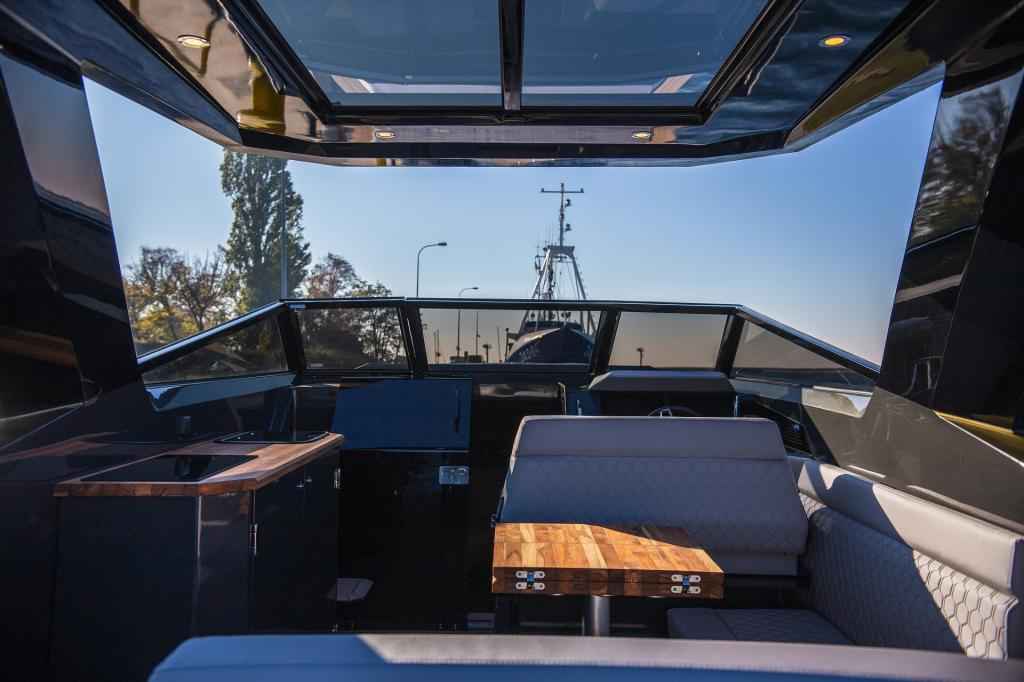 Motorboot Futuro RX30 mit Bodenseezulassung