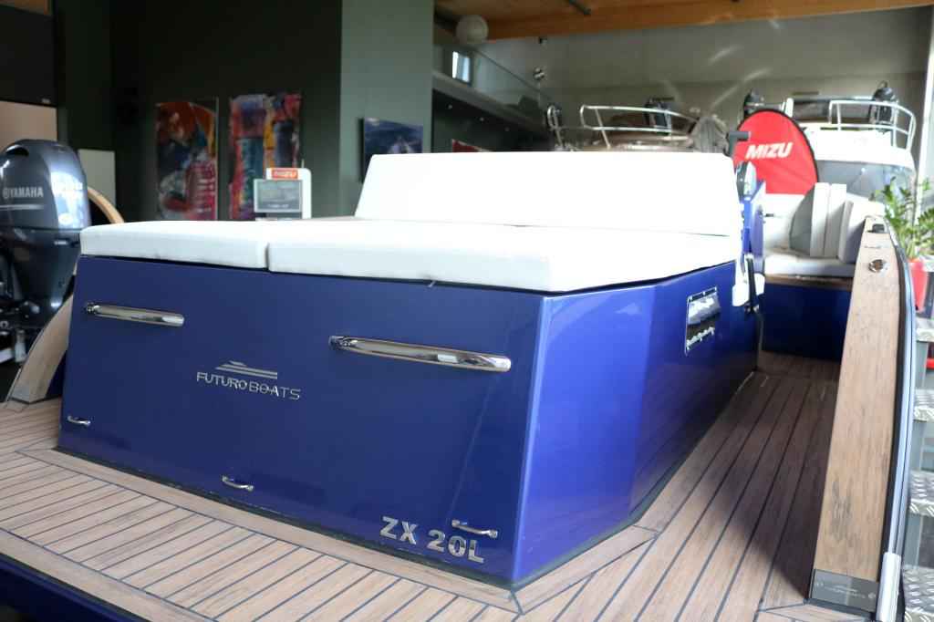 Motorboot Futuro ZX22 mit Bodenseezulassung 200 PS Merc
