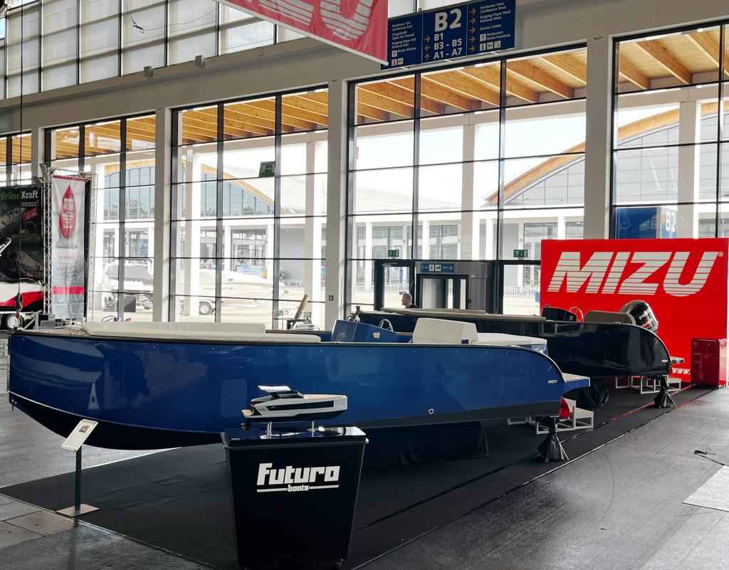 Motorboot Futuro ZX22 mit Bodenseezulassung 200 PS Merc