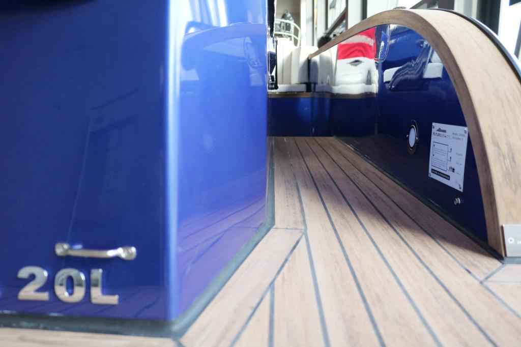 Motorboot Futuro ZX22 mit Bodenseezulassung 200 PS Merc