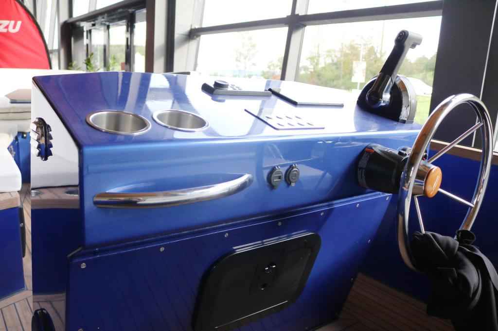 Motorboot Futuro ZX22 mit Bodenseezulassung 200 PS Merc