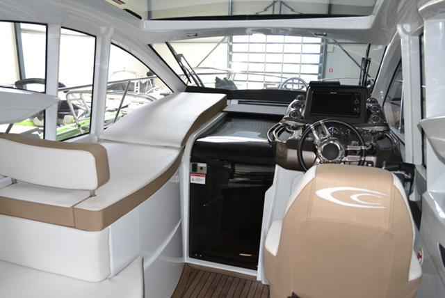 Motorboot Cobrey 33 HT 2x220PS 2018