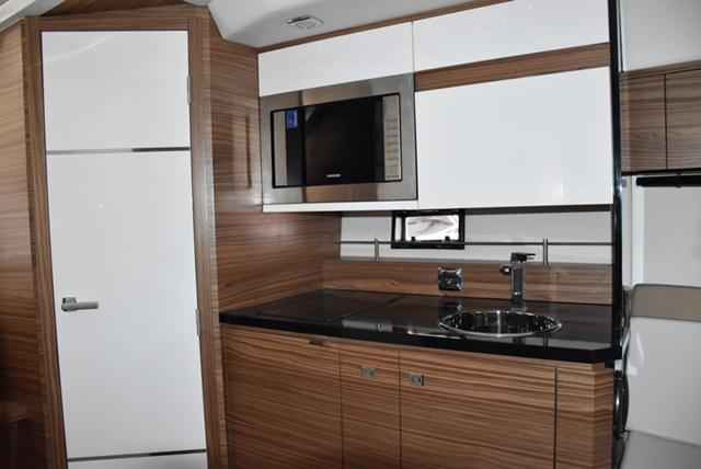 Motorboot Cobrey 33 HT 2x220PS 2018