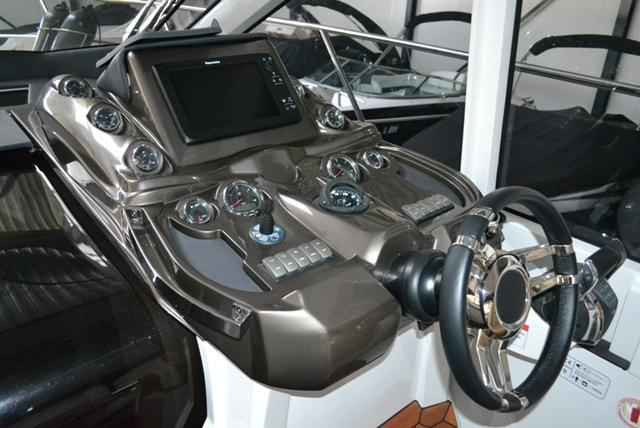 Motorboot Cobrey 33 HT 2x220PS 2018