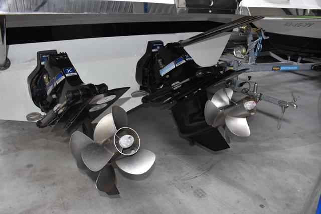 Motorboot Cobrey 33 HT 2x220PS 2018