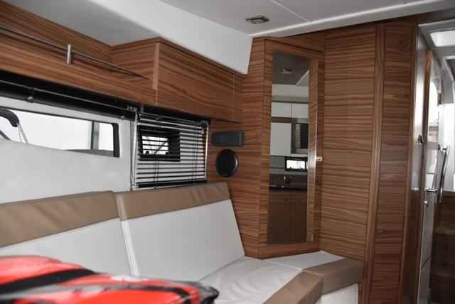 Motorboot Cobrey 33 HT 2x220PS 2018